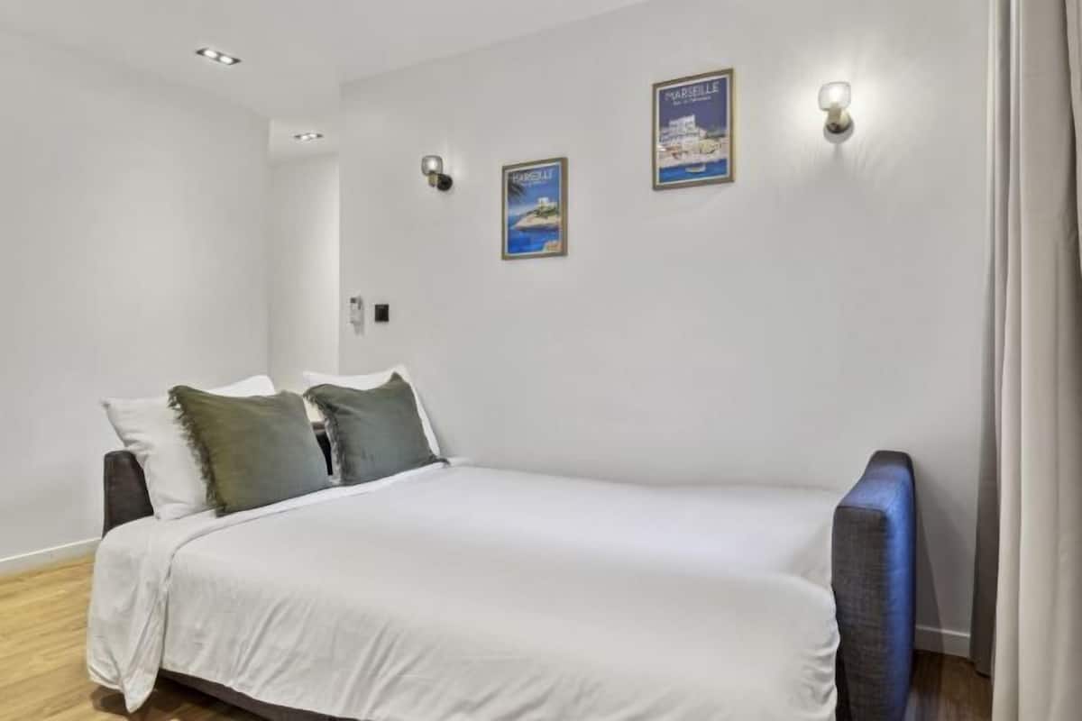 1 bedroom, WiFi (free), bed sheets