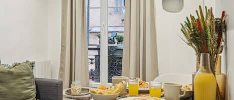 Appartement Familial | Coin séjour | Télévision de 100 cm avec chaßnes par satellite