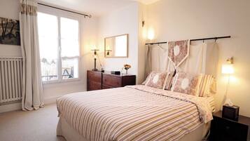 1 bedroom, iron/ironing board, travel cot, free WiFi