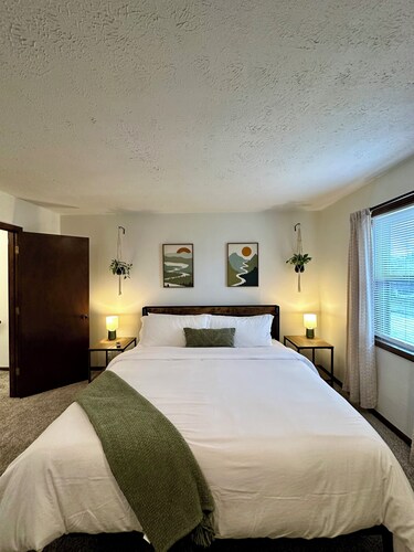 Vintage modern / boho Gallatin townhome! 