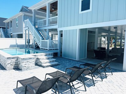 SWEET MAGNOLIA-2024 LUXURY Cherry Grove home, 4bd-3bth, Private Pool, CLEAN!!!!
