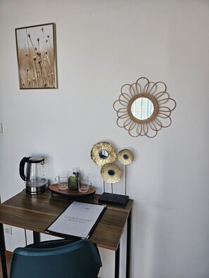 Family Quadruple Room, Garden View | Desk, laptop workspace, free WiFi - Enjoy Garden (Vierzon)