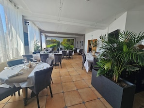3 restaurants, French cuisine