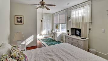 Room, 1 Queen Bed | 2 bedrooms, free WiFi