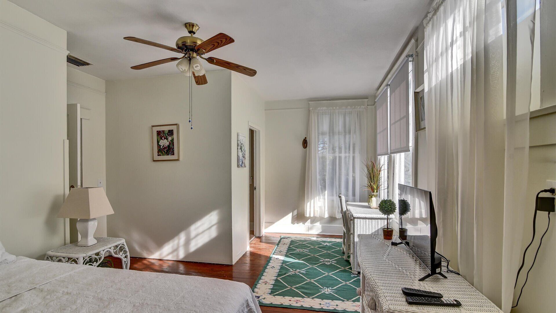Room, 1 Queen Bed | Interior