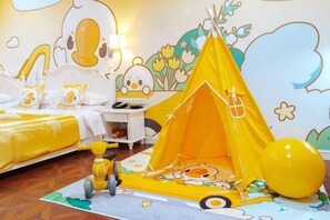 A child's bedroom with a bed, a yellow play tent, a toy car, and a toy train. - Xuzhou Amusement Land Resort Hotel (Xuzhou)