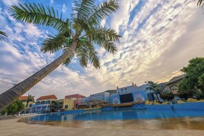 Unclassified image, 3 of 46, button - Xuzhou Amusement Land Resort Hotel (Xuzhou)