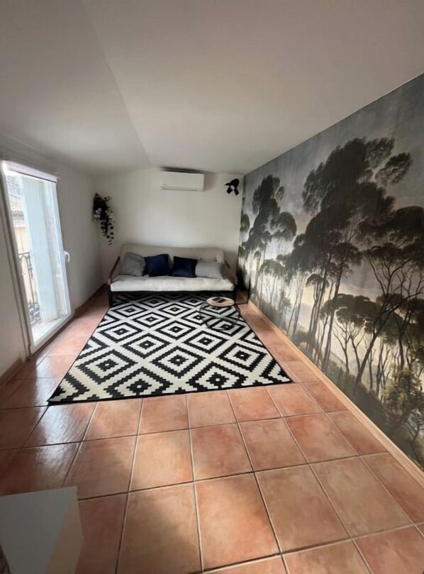 Interior - Nuit au Compostelle (Mireval)