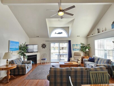 STEPS FROM BOARDWALK: 5 Bedroom, 3 Bath Home in Wildwood. Perfect for Families!