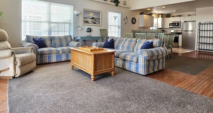 STEPS FROM BOARDWALK: 5 Bedroom, 3 Bath Home in Wildwood. Perfect for Families!