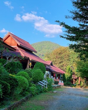 Exterior - PlernMalee (Mae Wang)