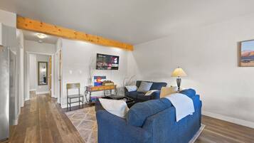 Smart TV, computer monitors