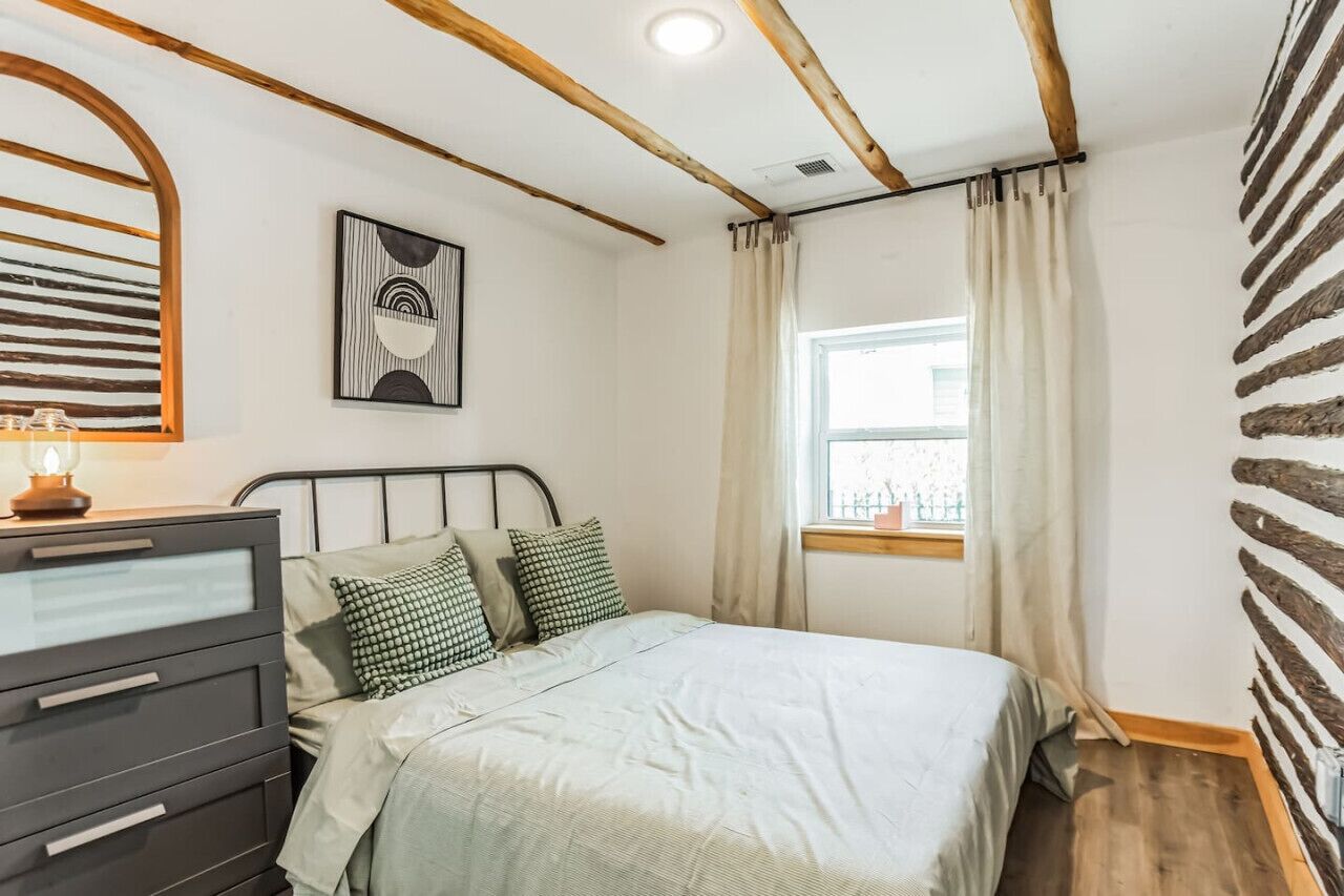 3 bedrooms, desk, iron/ironing board, travel cot