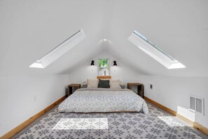 3 chambres, bureau, fer et planche Ă repasser, lit parapluie