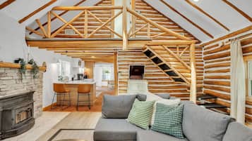 Televisión, chimenea, videojuegos y futbolito