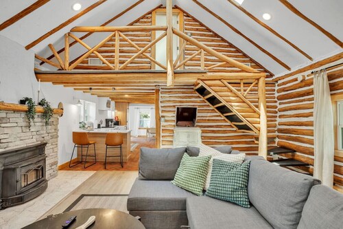 Modern Log Cabin at the beach with Hot Tub, Game Room and Fire Pit