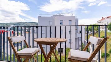 Apartment (Apartment Marcus Mai - Two Bedroom Ap) | Balcony