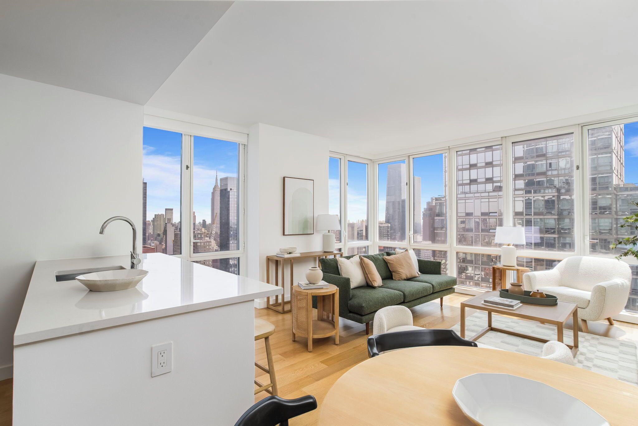 Luxury 2bed 2 bath apt on the clouds near Hudson Yards and Time Square 