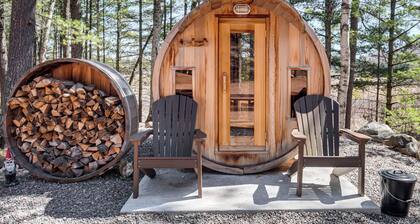 'Northwood Tours Escape': Hot Tub & Lake Access!