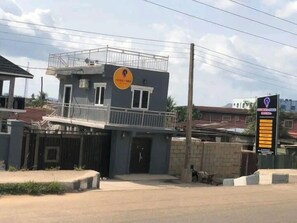 Front of property - Solomon's porch hotel and suites (Ondo)