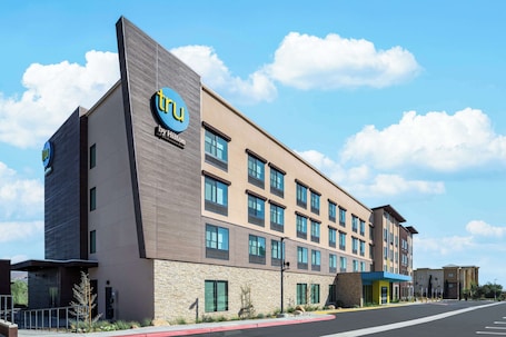 Exterior. Tru by Hilton Norco Eastvale