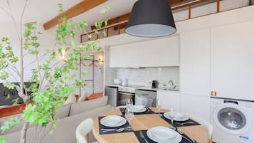 Apartament estàndard, balcó, vistes a la ciutat | Sala d'estar