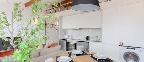 Apartamento estándar, balcón, vistas a la ciudad | Zona de estar