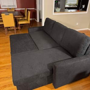Smart TV, fireplace, stereo