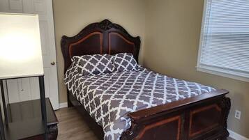 4 bedrooms, desk, iron/ironing board, free WiFi