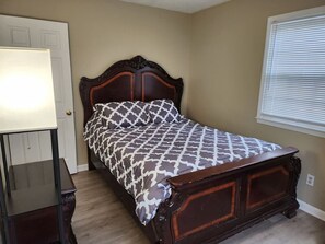 4 bedrooms, desk, iron/ironing board, free WiFi