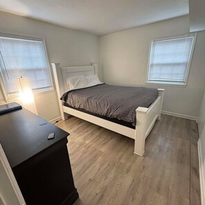 4 chambres, bureau, fer et planche à repasser, accès au Wi-Fi (inclus)