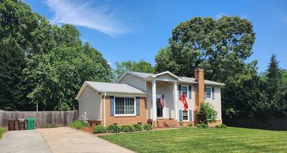 Theater, heated pool/hot tub near HPU/Market