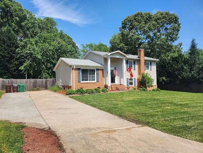 Theater, heated pool/hot tub near HPU/Market