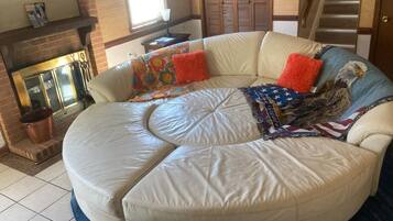 Smart TV, fireplace, stereo