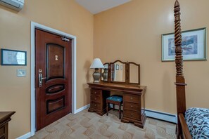 Luxury Double Room, Private Bathroom | Seterika/papan seterika, Wi-fi percuma, cadar katil 