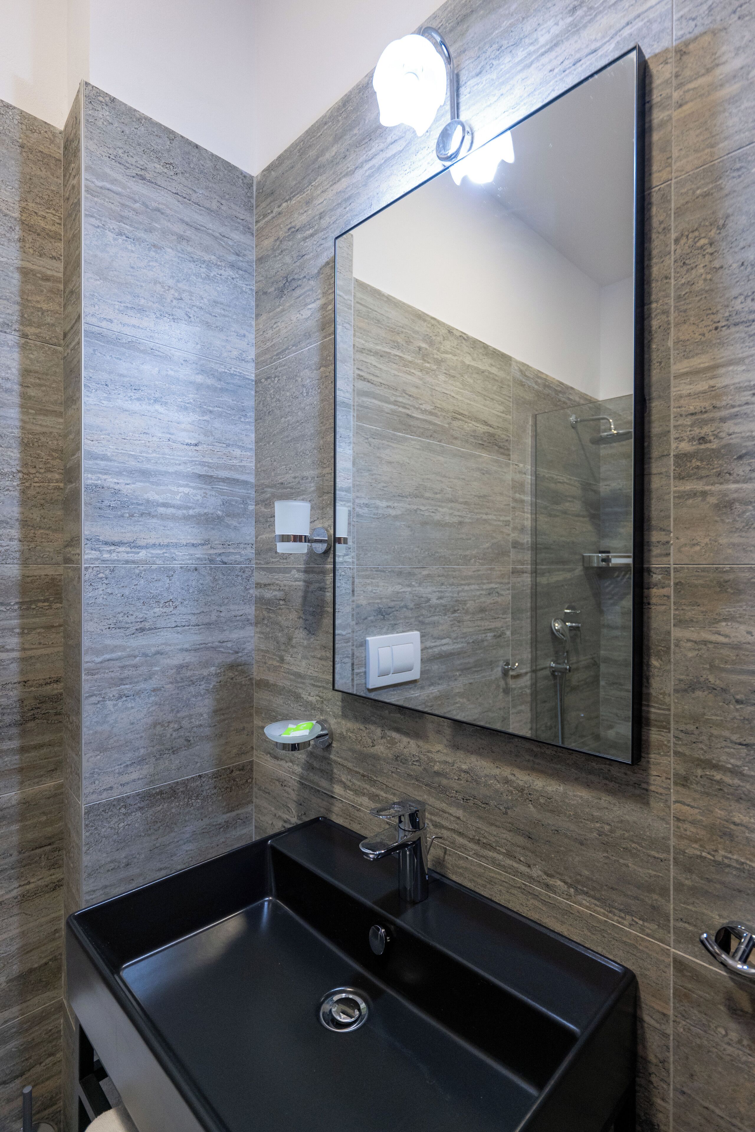 Deluxe Double Room, Pool View | Bathroom | Shower, hair dryer, bidet, towels