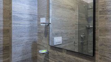 Deluxe Double Room, Pool View | Bathroom | Shower, hair dryer, bidet, towels