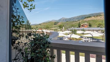 Deluxe Double Room | Terrace/patio