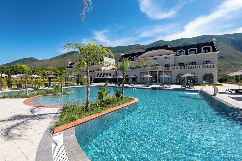 Acros Resort