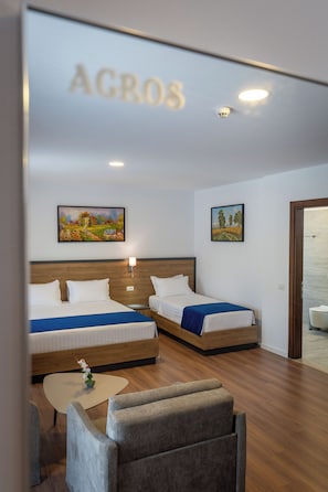 Deluxe Triple Room, Pool View