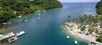 Chateau Mygo Bayside Villa steps from the water!

