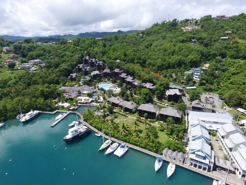 Chateau Mygo Bayside Villa steps from the water!

