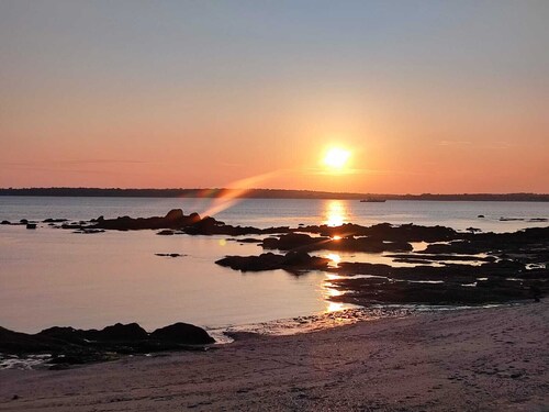 2km from the beach, charming family house totally refurbished in private area