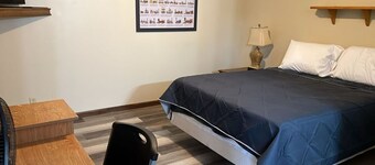 Room 32 - Standard Queen - Sleeps 2 - Harper Motel