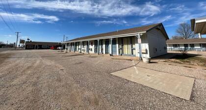 Room 32 - Standard Queen - Sleeps 2 - Harper Motel