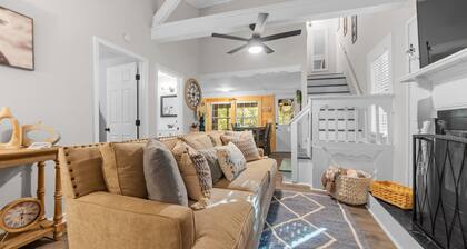 Cozy Creekside Chalet + Fishing + Serene + Firepit