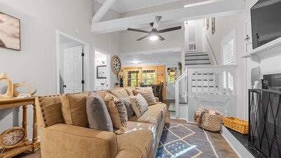 Cozy Creekside Chalet + Fishing + Serene + Firepit