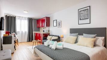 Tempat tidur bayi (biaya tambahan) dan seprai linen