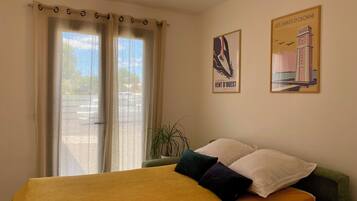 1 chambre, fer et planche Ă  repasser, Wi-Fi gratuit, draps fournis