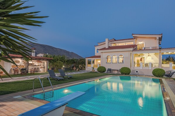 Outdoor pool - Welcome to Renko Royal Villa! Experience the blend of "royal" luxury and comfort (Lagonisi)